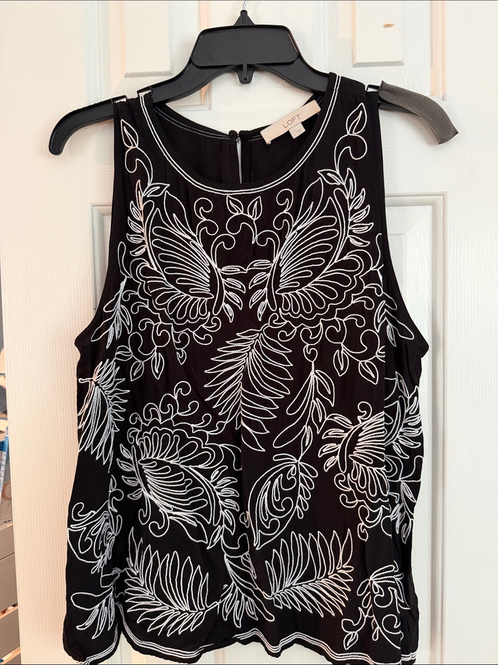 LOFT Black Sleeveless Embroidered Top Size Large